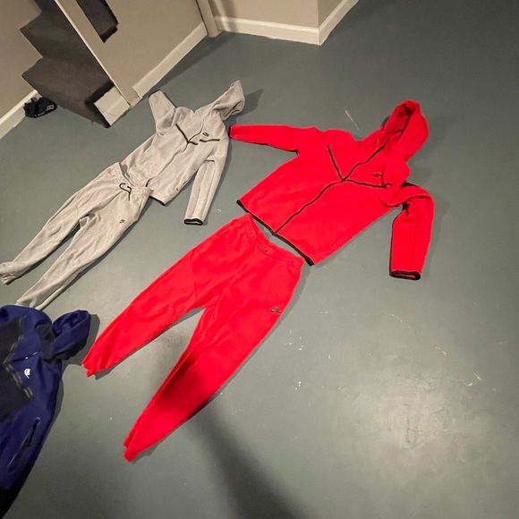 Large Nike Techs Used - Picture 3 of 5